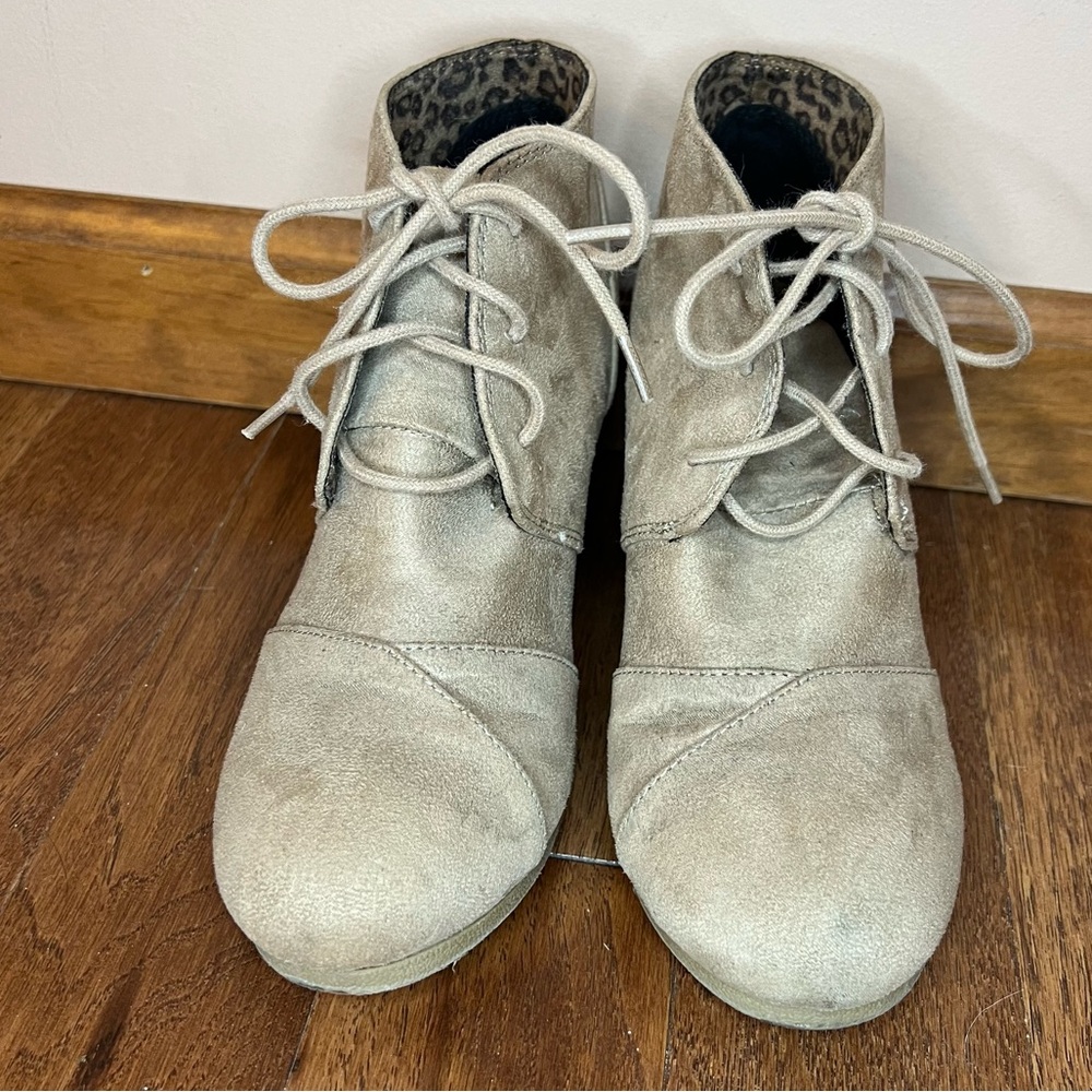 Manhattan collection Lace up Suede Booties size 8 S96